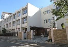 近くの大阪市立三軒家東小学校まで1,243m(徒歩16分)