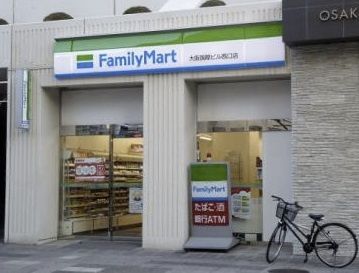 近くのファミリーマート 大阪国際ビル西口店まで9m(徒歩1分)