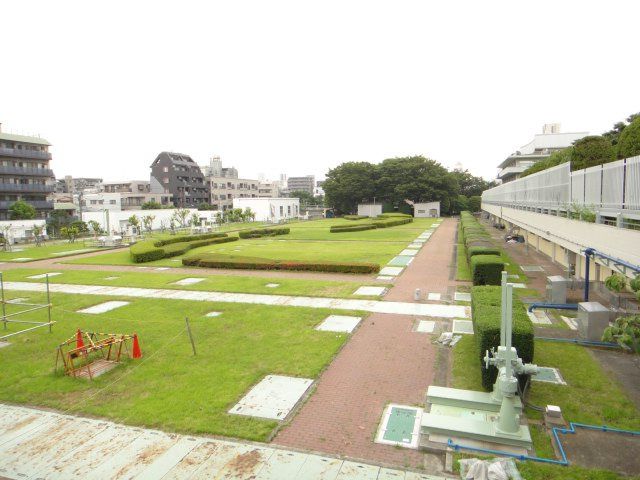 近くの落合中央公園まで344m（徒歩5分）
