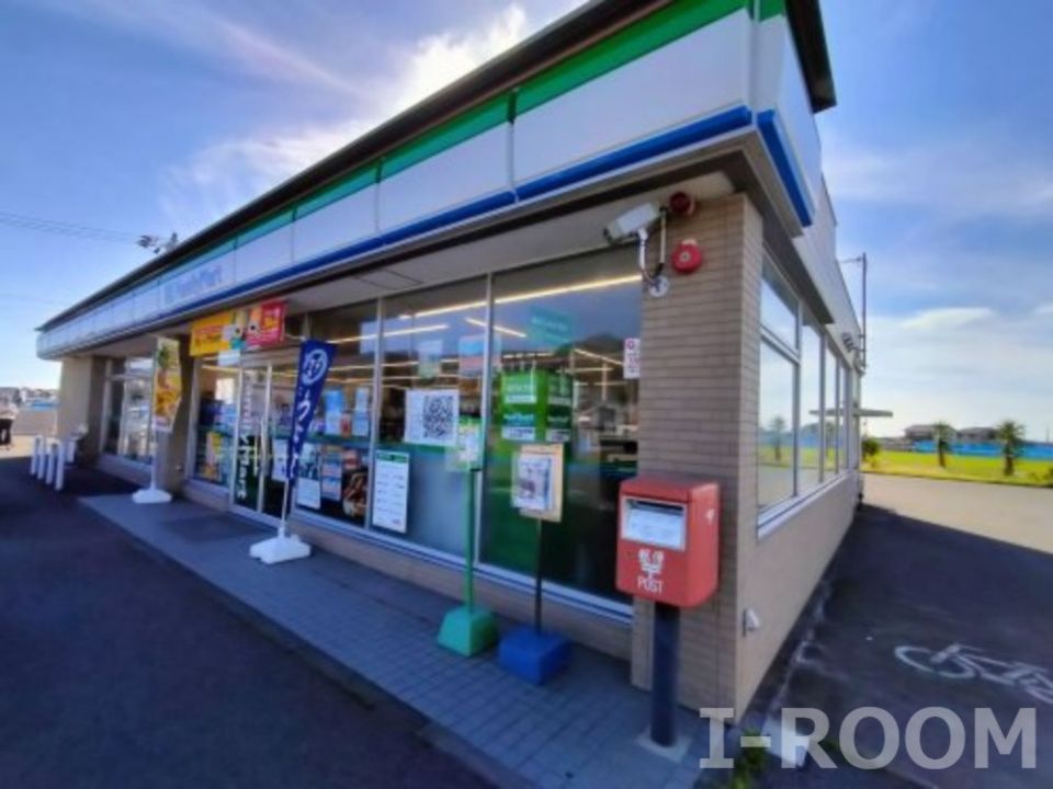 近くのファミリーマート 伊予八倉店まで1,558m（徒歩20分）