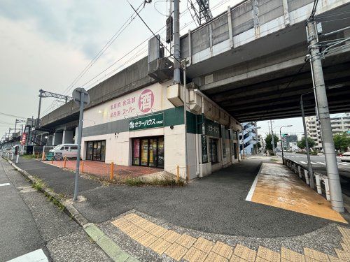 近くのセラーハウス六甲道店まで1,489m(徒歩19分)