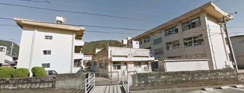 近くの呉市立天応学園まで149m（徒歩2分）