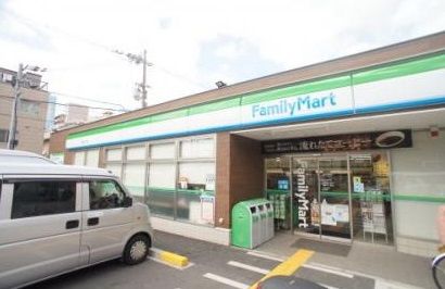 近くのファミリーマート 喜連七丁目店まで919m（徒歩12分）