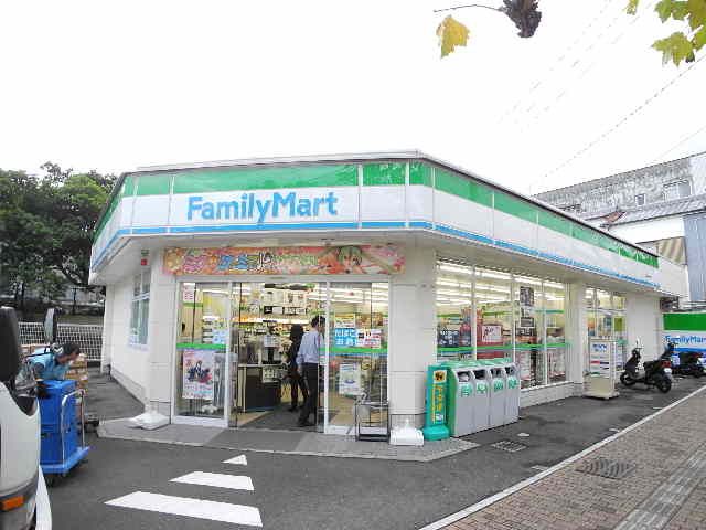 近くのファミリーマート 長崎油木町店まで411m（徒歩6分）