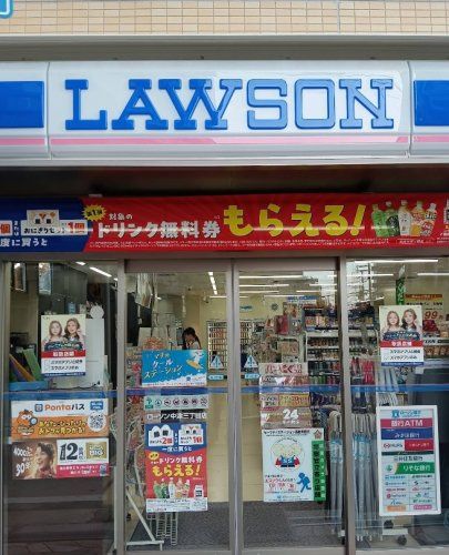 近くのローソン 中津三丁目店まで185m(徒歩3分)