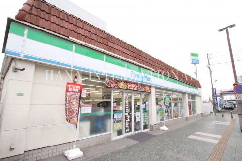 近くのファミリーマートまで363m（徒歩5分）