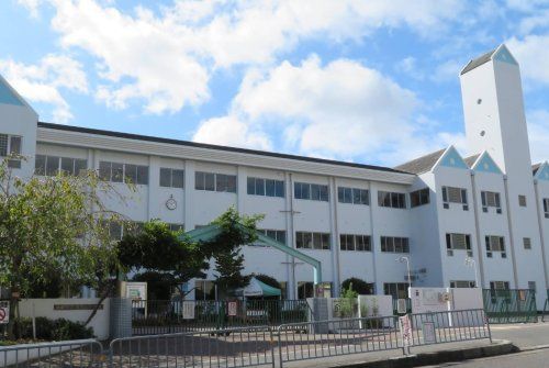 近くの高槻市立阿武山小学校まで752m(徒歩10分)