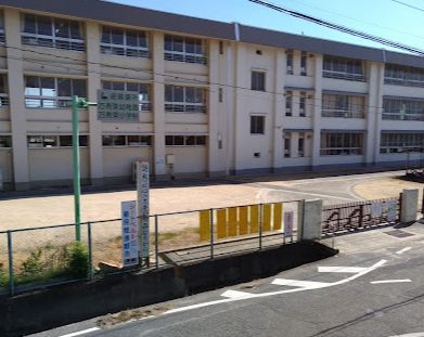 近くの倉敷市立万寿東小学校まで180m(徒歩3分)