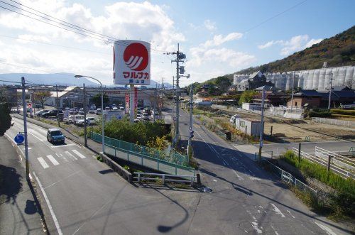 近くのマルナカ 飯山店まで700m(徒歩9分)