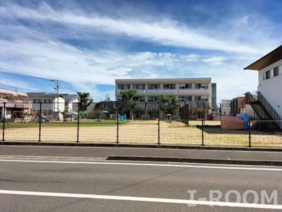 近くの余土保育園まで555m(徒歩7分)