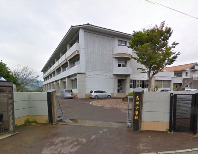 近くの長与町立高田中学校まで1,928m(徒歩25分)