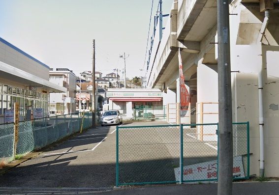 近くのローソンストア100 LS京急長沢店まで875m（徒歩11分）