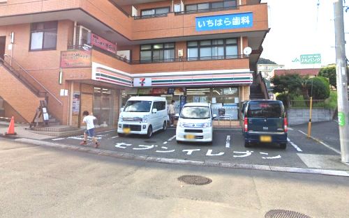 近くのセブンイレブン 横須賀長沢駅前店まで928m（徒歩12分）