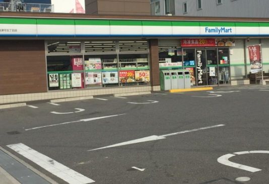 近くのファミリーマート 南津守五丁目店まで459m(徒歩6分)