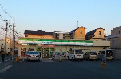 近くのファミリーマート 関町北二丁目店まで154m（徒歩2分）