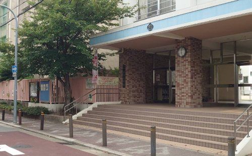 近くの梅香小学校まで390m(徒歩5分)