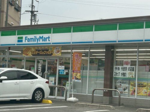 近くのファミリーマート 今治郷桜井三丁目店まで468m(徒歩6分)