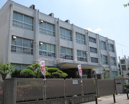 近くの西九条小学校まで835m（徒歩11分）