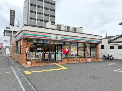 近くのセブンイレブン豊中服部南町4丁目店まで420m(徒歩6分)