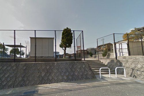 近くの女の都近隣公園まで922m(徒歩12分)