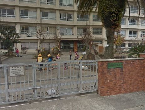 近くの長崎市立西山台小学校まで373m(徒歩5分)