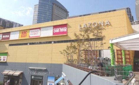 近くのラゾーナ川崎プラザまで608m(徒歩8分)