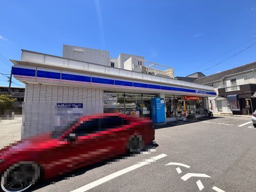 近くのローソン豊中蛍池中町三丁目店まで563m(徒歩8分)