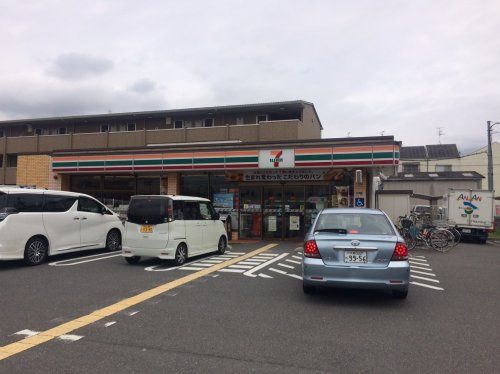 近くのセブンイレブン守口梶町4丁目店まで297m(徒歩4分)