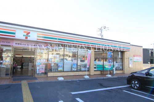 近くのセブン-イレブン草加谷塚バイパス店まで265m(徒歩4分)