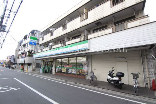 近くのファミリーマートまで379m(徒歩5分)