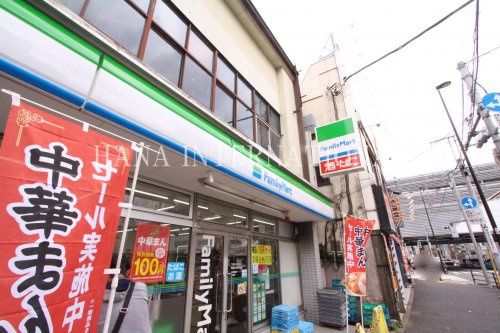 近くのファミリーマートまで419m（徒歩6分）