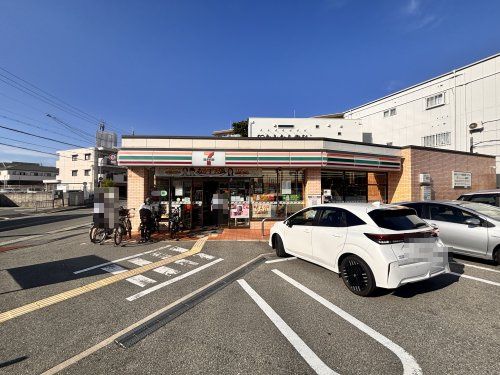 近くのセブンイレブン東豊中4丁目店まで977m(徒歩13分)