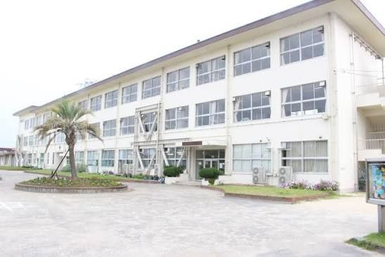 近くの倉敷市立中洲小学校まで1,169m（徒歩15分）