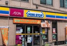 近くのミニストップ 女子大前店まで357m(徒歩5分)