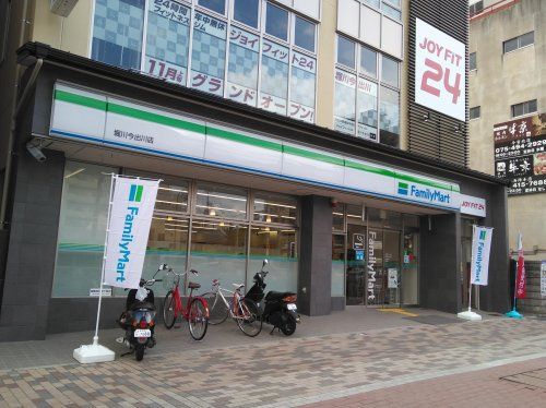 近くのファミリーマート 堀川今出川店まで325m(徒歩5分)