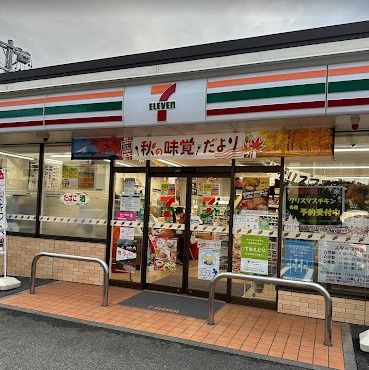 近くのセブンイレブン 名古屋植田本町3丁目店まで594m（徒歩8分）