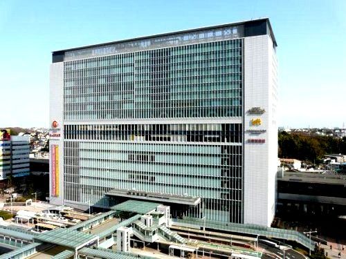 近くの新横浜駅まで830m(徒歩11分)