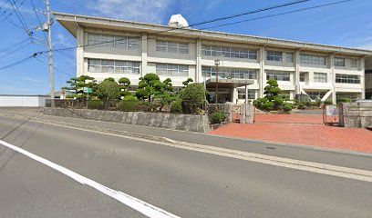 近くの豊中中学校まで425m(徒歩6分)