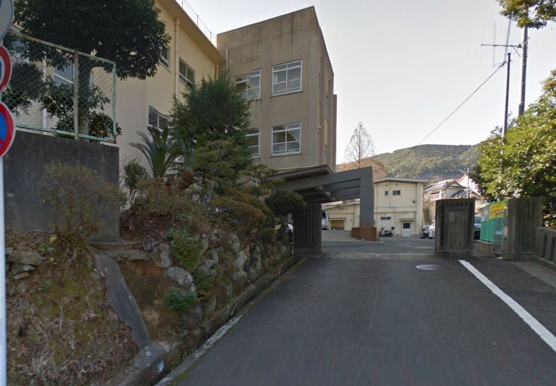 近くの長崎市立西城山小学校まで603m（徒歩8分）