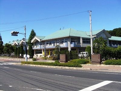 近くの松江市立湖東中学校まで972m(徒歩13分)