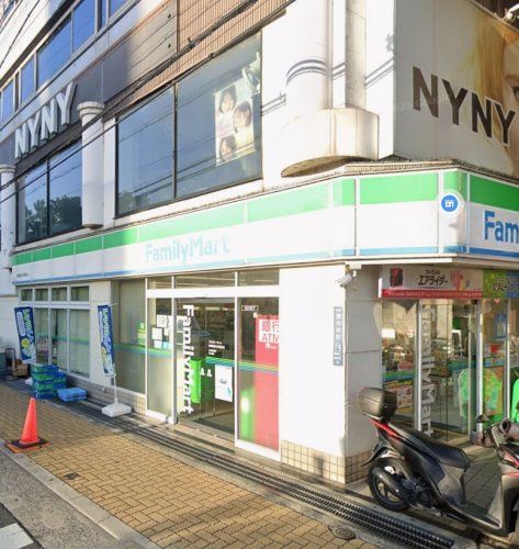 近くのファミリーマート 京阪寝屋川市駅前店まで515m(徒歩7分)