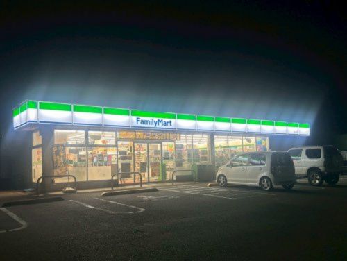 近くのファミリーマート 寒川西店まで1,527m(徒歩20分)