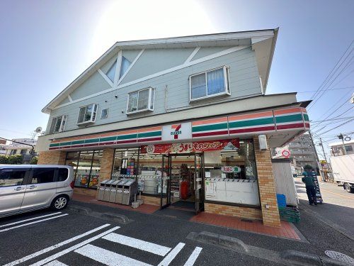 近くのセブンイレブン 国立富士見台4丁目店まで269m(徒歩4分)