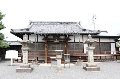 近くの親鸞堂まで923m（徒歩12分）