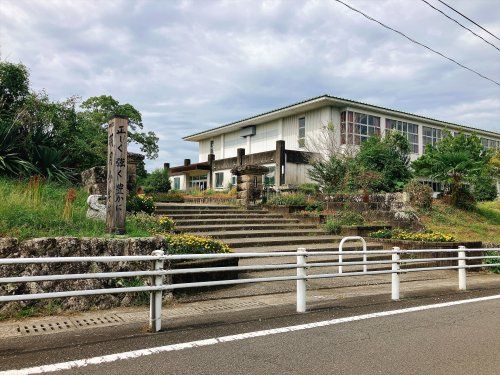 近くの伊佐市立羽月小学校まで59m（徒歩1分）
