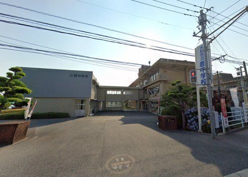 近くの郡中学校まで1,174m（徒歩15分）