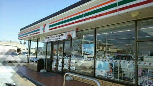 近くのセブンイレブン 伊勢崎東上之宮町店まで749m（徒歩10分）