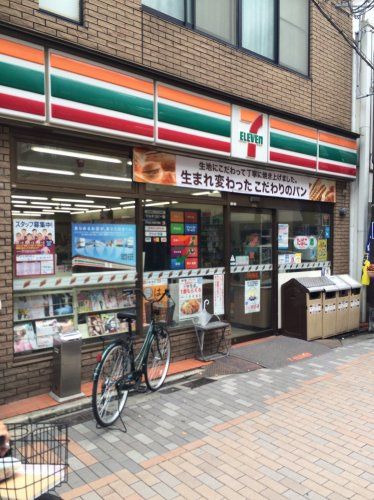 近くのセブン－イレブン門真幸福町店まで236m（徒歩3分）