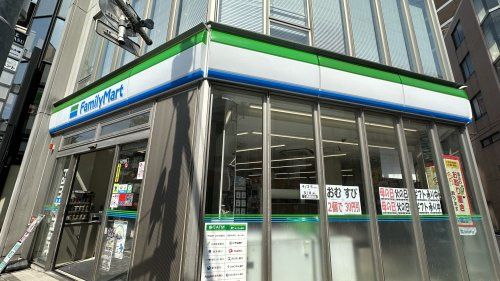 近くのファミリーマート 国立駅南口店まで165m(徒歩3分)