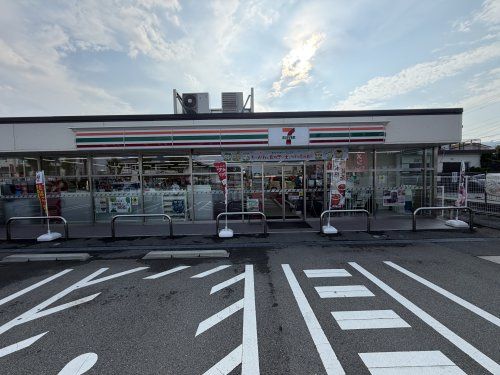近くのセブンイレブン箕面牧落1丁目店まで263m(徒歩4分)